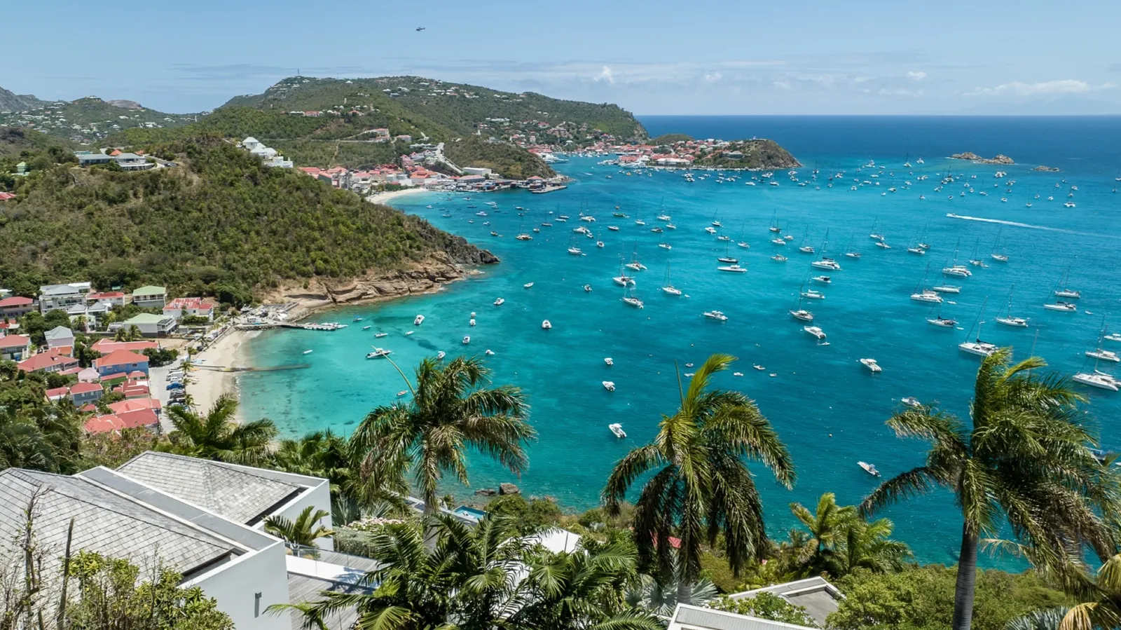 La baie de Gustavia et ses voiliers depuis la terrasse
